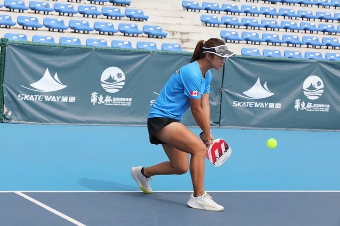 Người mới chơi pickleball nên chọn trang phục như thế nào?